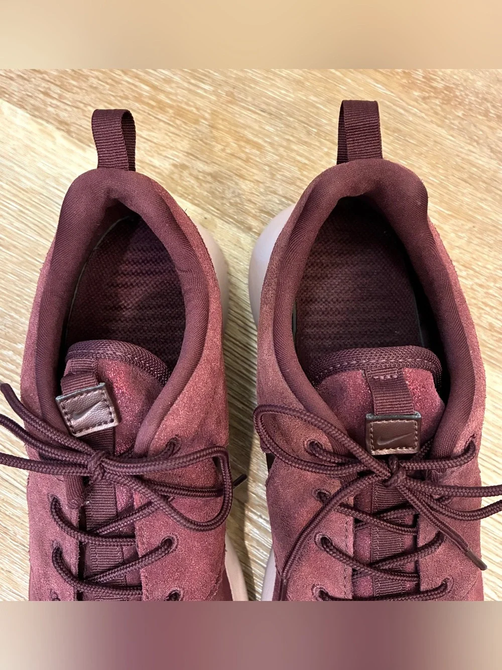Nike Roshe One Premium Sneakers Red Burgundy Metallic Women’s US 10 EU 42 27cm
